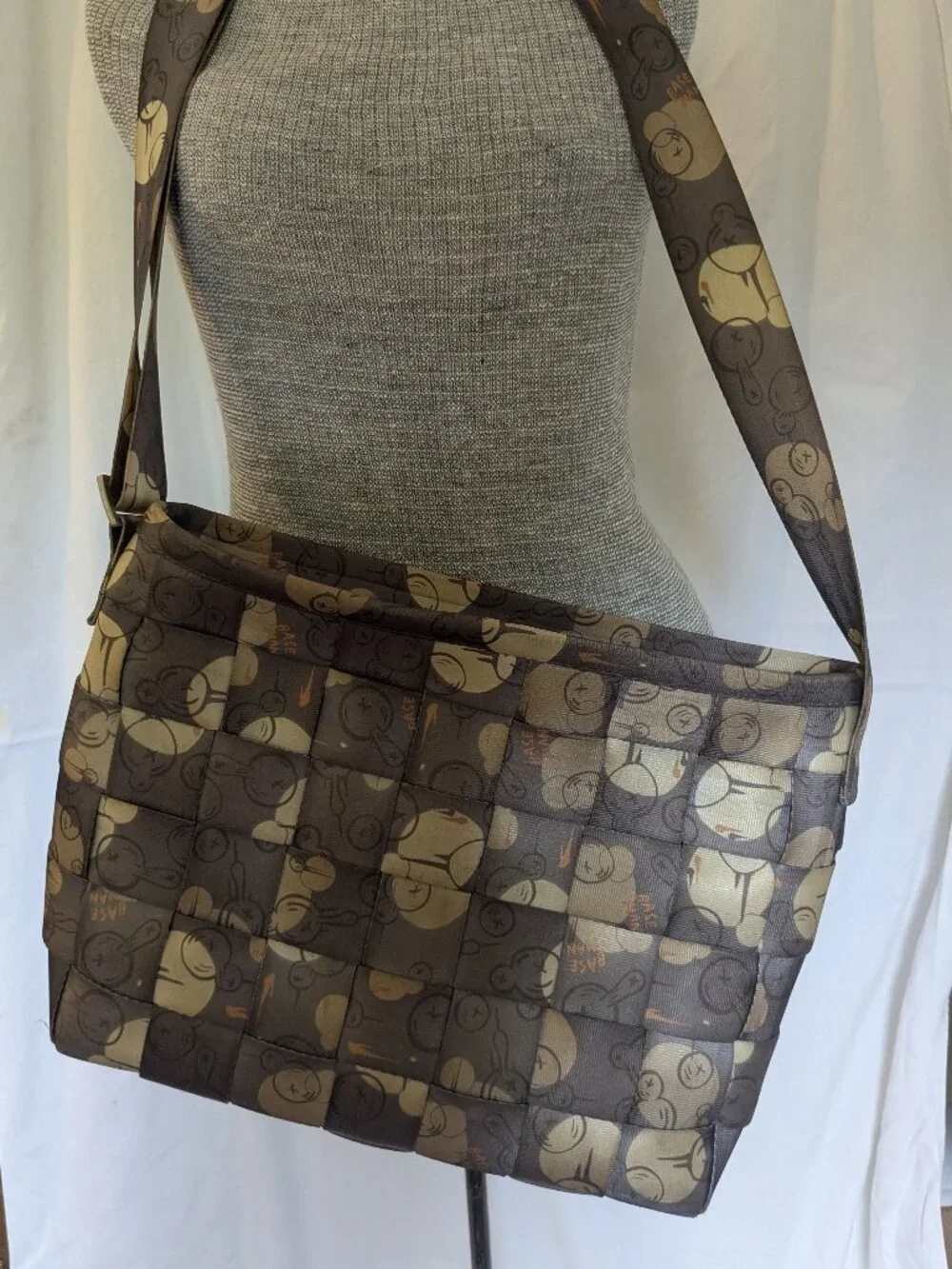 Harveys Baseman Seat Belt Messenger Bag 